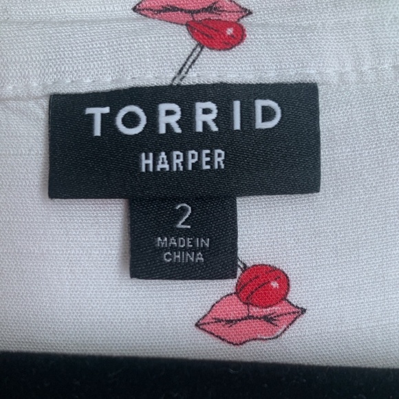 Torrid Women's Harper Blouse Sz 2 (2X) Lips Lollipops Partial Henley Top - Picture 4 of 6
